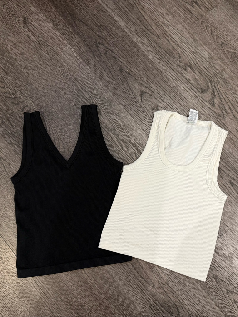 Set of 2 exhale seamless fitted rib tanks